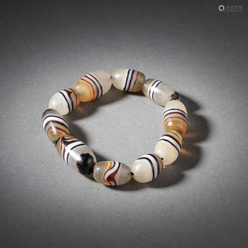 CHINESE AGATE BRACELET, QING DYNASTY