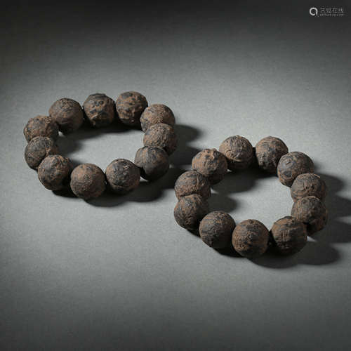 A GROUP OF CHINESE QING DYNASTY AGARWOOD BRACELET