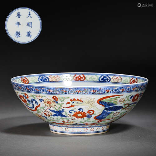 LARGE BOWL WITH FLOWER AND BIRD PATTERNS, WANLI PERIOD, MING...