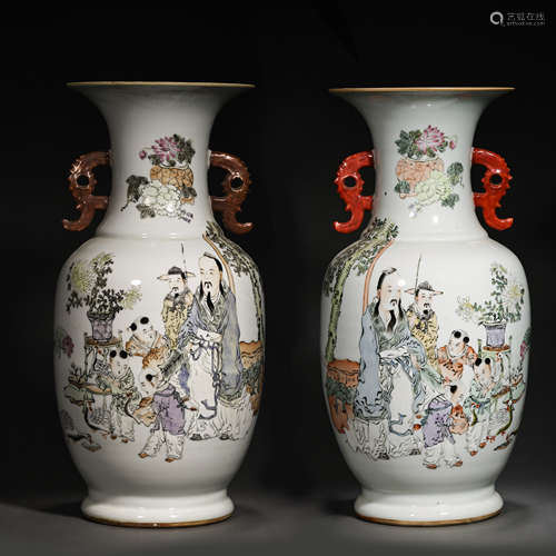 A PAIR OF CHINESE QING DYNASTY LARGE BOTTLE WITH DOUBLE EARS