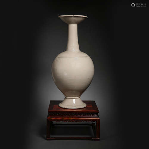 DING WARE WHITE PORCELAIN VASE WITH FLOWER MOUTH, NORTHERN S...