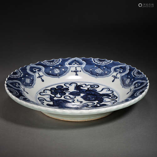 CHINESE QING DYNASTY BLUE AND WHITE PLATE