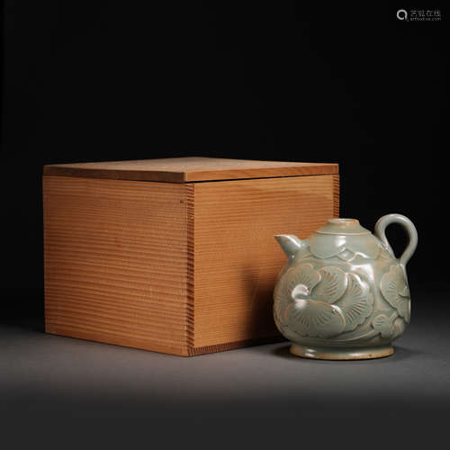 YAOZHOU WARE  GREEN GLAZE POT CARVED WITH FLOWER PATTERNS, N...