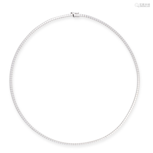 A WHITE GOLD COLLAR NECKLACE in 18ct white gold,