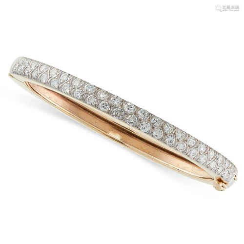 A DIAMOND BANGLE in yellow gold, the hinged body set to