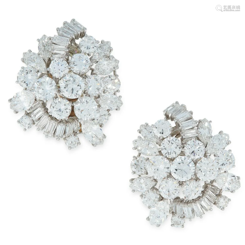 A PAIR OF VINTAGE DIAMOND CLIP EARRINGS in platinum and