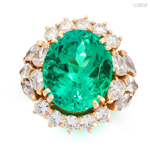 A COLOMBIAN EMERALD AND DIAMOND CLUSTER RING in yellow