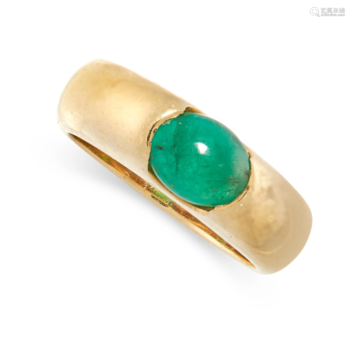 A VINTAGE EMERALD DRESS RING in 18ct yellow gold, the