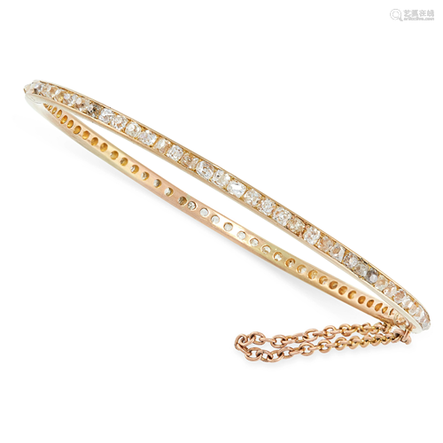 AN ANTIQUE DIAMOND BANGLE, CIRCA 1900 in yellow gold,