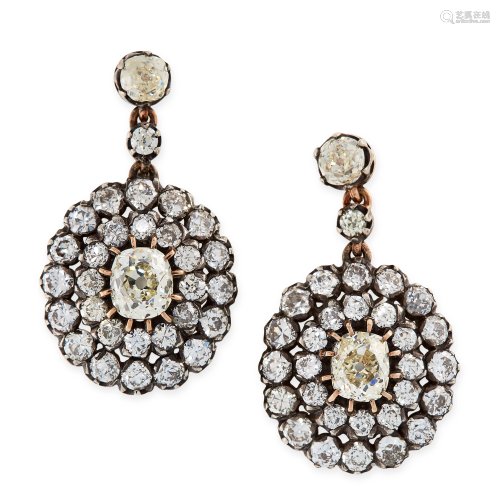 A PAIR OF DIAMOND CLUSTER DROP EARRINGS in yellow gold