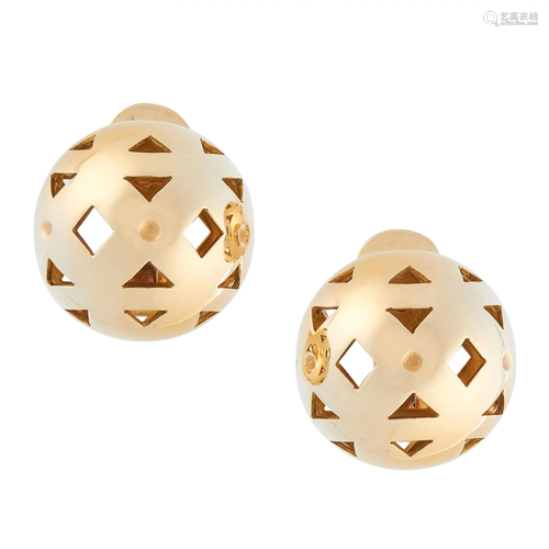 A PAIR OF VINTAGE CLIP EARRINGS, BULGARI CIRCA 1980 in