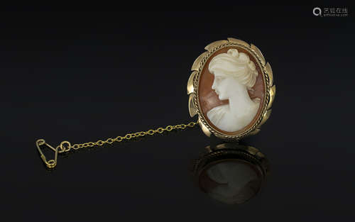 Antique Period 9ct Gold Ornately Mounted Shell Cameo of oval...