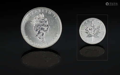 Canadian Maple Leaf Silver 5 Dollar - Date 1992. 1 oz Fine S...