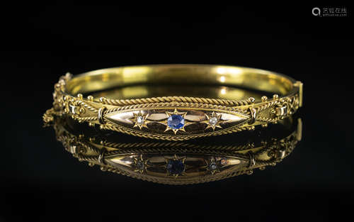 Edwardian Period - Attractive 15ct Gold Hinged Bangle Set wi...