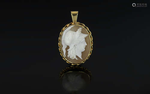 Ladies - Excellent Quality 9ct Gold Mounted Shell Cameo Pend...