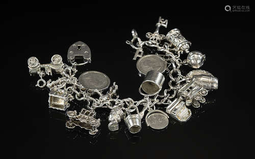 Excellent Quality Vintage Sterling Silver Charm Bracelet - L...