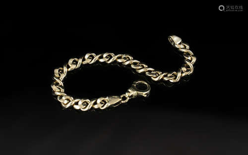 A Fine 9ct Gold Figure of Eight Designed Link Bracelet with ...