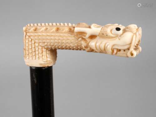 Bâton de chinoiserievers 1920, poignée biseautée en ivoire r...