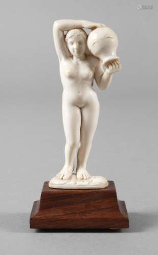 Sculpture en ivoire1920, non signé, ivoire finement sculpté,...