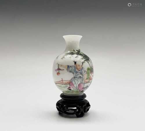 A Chinese famille rose porcelain vase, Republic, 20th centur...