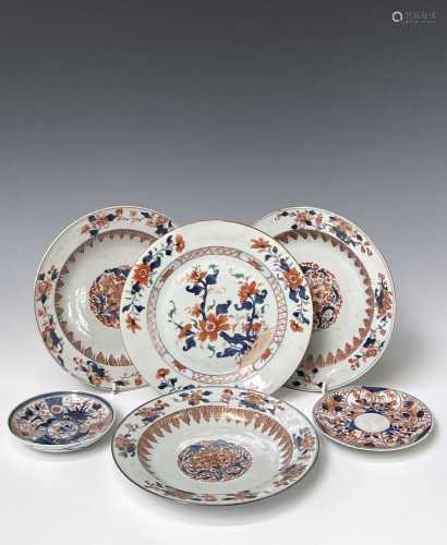 A Chinese Imari porcelain plate, set of three Chinese Imari ...