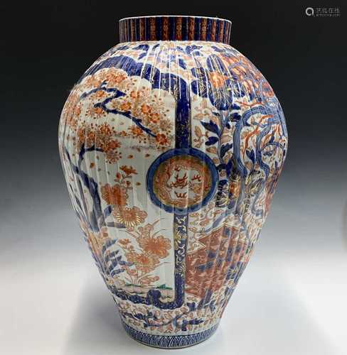 A large Japanese Imari floor standing porcelain vase, Meiji ...