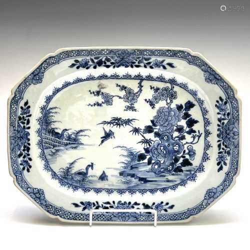 A Chinese Export porcelain octagonal blue and white meat dis...