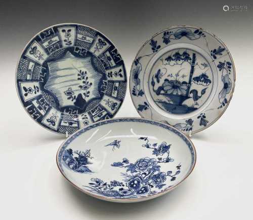 Two Chinese porcelain blue and white plates, 18th century, d...