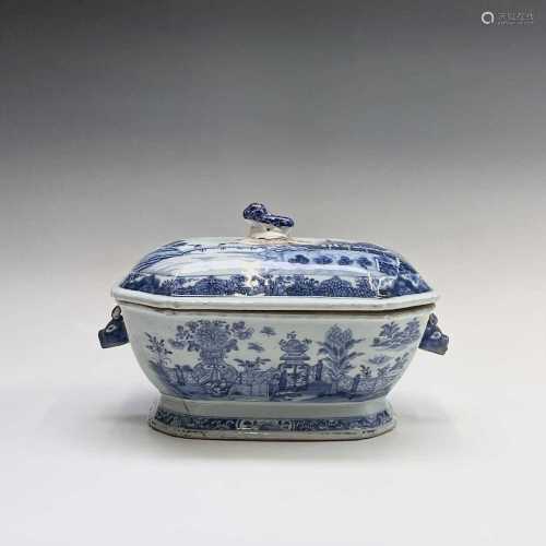 A Chinese Export porcelain blue and white tureen and cover, ...