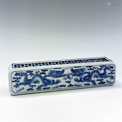 A Chinese blue and white porcelain incense box, Jiaqing mark...