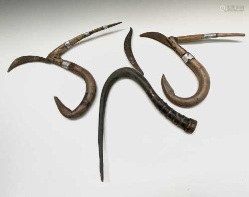 A Chinese rice scythe, with buffalo horn handle, length 40cm...
