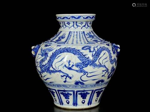 Yuan blue and white dragon pattern pot