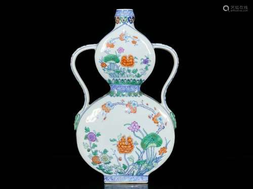 Qing Qianlong doucai Four Seasons flower pattern gourd bottl...