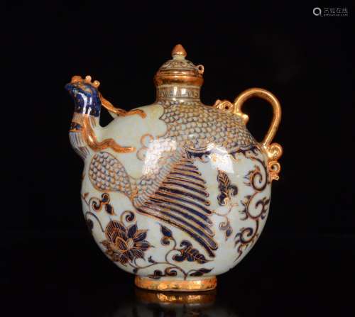Yuan blue and white painted golden phoenix head flat pot
