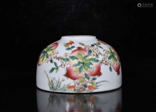 Qing Yongzheng pastel gold pomegranate pattern
