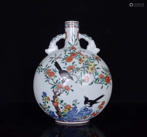 Qing Yongzheng doucai flower and bird pattern flat bottle