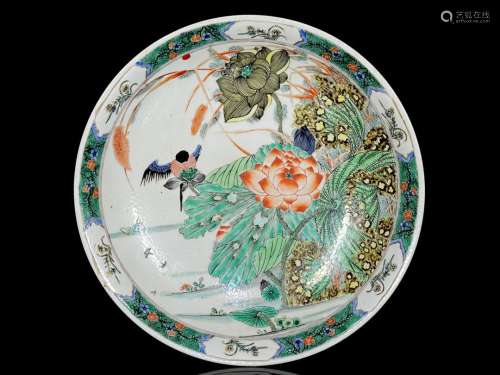 Colorful flower and bird pattern plate in Kangxi of Qing Dyn...