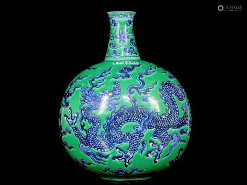 Ming Xuande blue and white peacock green dragon pattern flat...