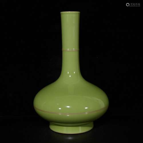 Yongzheng apple green painted Golden Vase in the Qing Dynast...