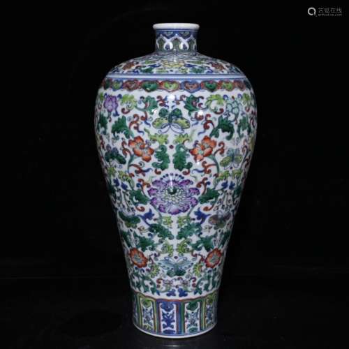 Yongzheng doucai tangled plum vase in the Qing Dynasty