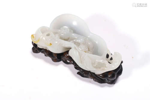 A Carved White Jade Chilong Double-Gourd-Shaped Brush Washer