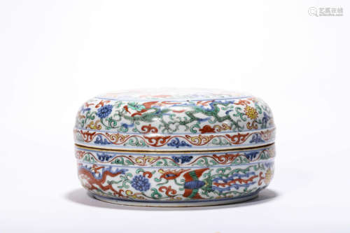 A Wucai Circular Box And Cover