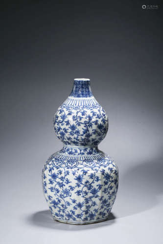 A Blue And White Interlocking Lotus Double Gourd-Shaped Vase