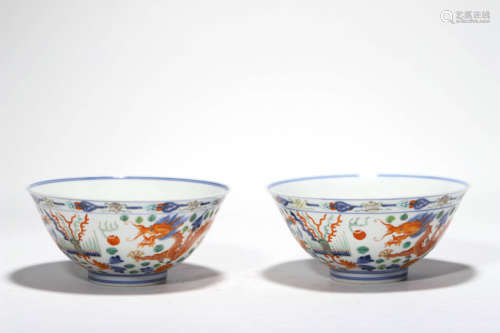 A Pair Of Wucai Dragon And Phoenix Bowls