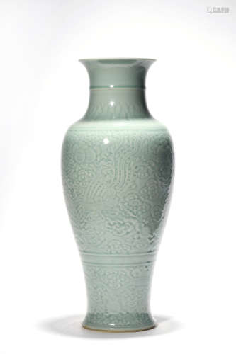 A Celadon Glaze Incised Phoenix Vase