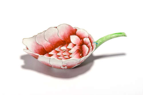 A Famille Rose Lotus-Petal-Shaped Water Drop