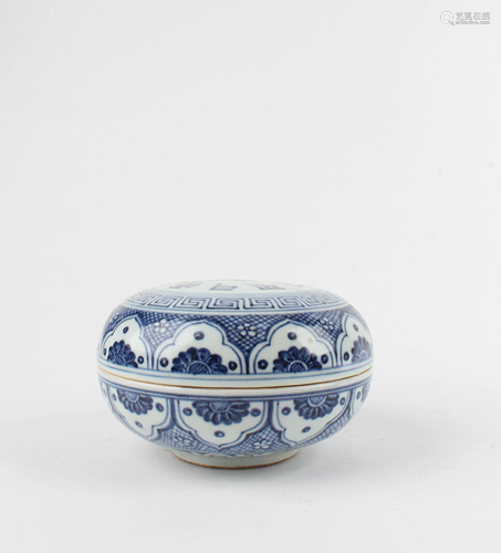 Chinese blue & White Porcelain Round Container