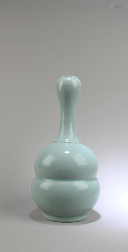 Chinese Ruyao Vase