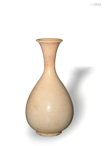 Chinese White Glazed Yuhuchun Vase, Song/Yuan