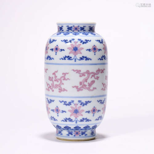 A Chinese Porcelain Blue and White Dragon Pattern Jar